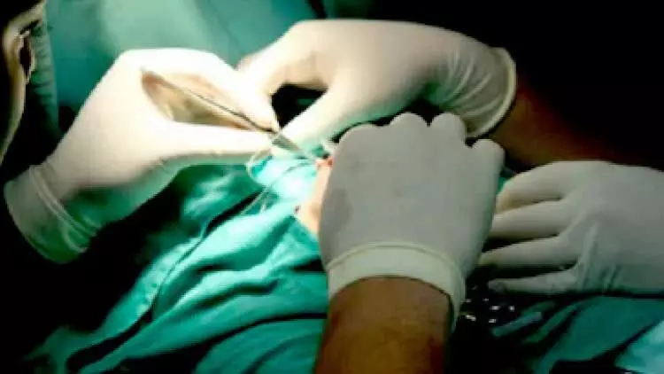 സ്വകാര്യ ആശുപത്രികളിൽ ചെറിയ ശസ്ത്രക്രിയകളാവാം സ്വകാര്യ ആശുപത്രികളിൽ ചെറിയ ശസ്ത്രക്രിയകളാവാം