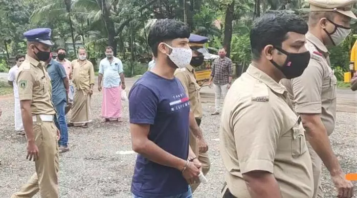 യുവാവിന് വെട്ടേറ്റ സംഭവം; പ്രതിയെ എത്തിച്ച് തെളിവെടുപ്പ് നടത്തി യുവാവിന് വെട്ടേറ്റ സംഭവം; പ്രതിയെ എത്തിച്ച് തെളിവെടുപ്പ് നടത്തി