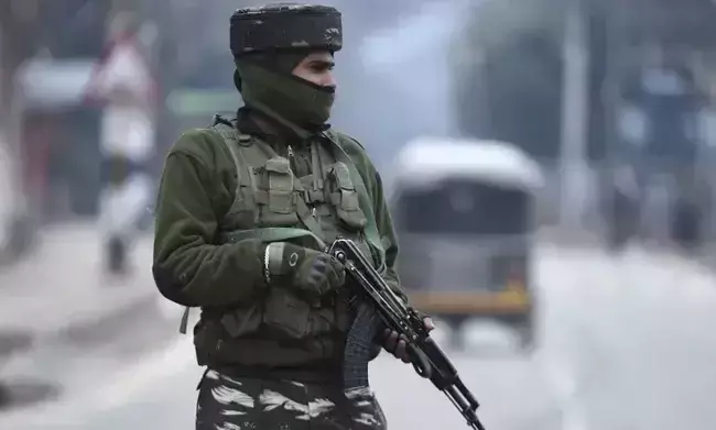 ജമ്മുകശ്മീരിൽ ഗ്രനേഡ് ആക്രമണത്തിൽ 12 പേർക്ക് പരിക്ക് ജമ്മുകശ്മീരിൽ ഗ്രനേഡ് ആക്രമണത്തിൽ 12 പേർക്ക് പരിക്ക്