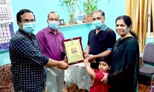 ബാലചന്ദ്രനും കുടുംബത്തിനും മലപ്പുറം അസോസിയേഷൻ യാത്രയയപ്പ്​ നൽകി