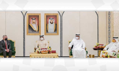 അബൂദബി ഉച്ചകോടിയില്‍ ഹമദ് രാജാവ് പങ്കെടുത്തു