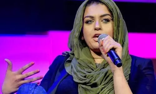 അമേരിക്കന്‍ എയര്‍ലൈന്‍ വിമാനത്തില്‍ നിന്നും മുസ്‌ലിം യുവതിയെ പുറത്താക്കി