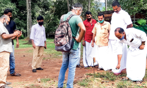 വന്യമൃഗ ശല്യം തടയാൻ പുതിയ ഉപകരണവുമായി മോഹൻകുമാർ