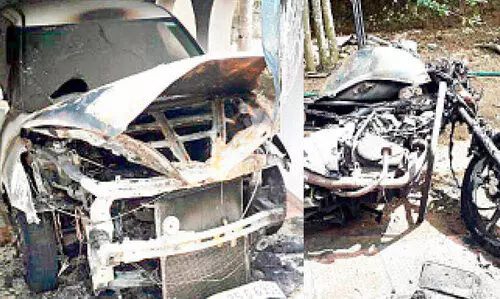 എസ്.ഐയുടെ വീട്ടുമുറ്റത്തെ വാഹനങ്ങള്‍ക്ക് തീവെച്ചു