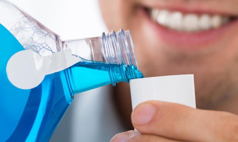 മൗത്ത് വാഷ് 30 സെക്കൻഡിനുള്ളിൽ കൊറോണ വൈറസിെന കൊല്ലുമെന്ന് പഠനം മൗത്ത് വാഷ് 30 സെക്കൻഡിനുള്ളിൽ കൊറോണ വൈറസിെന കൊല്ലുമെന്ന് പഠനം