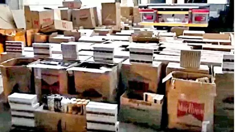 38000 പാക്കറ്റ് സിഗരറ്റ് പിടികൂടി 38000 പാക്കറ്റ് സിഗരറ്റ് പിടികൂടി