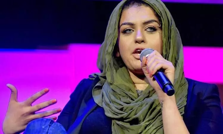 അമേരിക്കന്‍ എയര്‍ലൈന്‍ വിമാനത്തില്‍ നിന്നും മുസ്‌ലിം യുവതിയെ പുറത്താക്കി