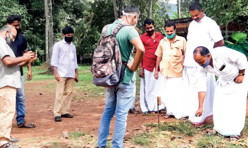 വന്യമൃഗ ശല്യം തടയാൻ പുതിയ ഉപകരണവുമായി മോഹൻകുമാർ വന്യമൃഗ ശല്യം തടയാൻ പുതിയ ഉപകരണവുമായി മോഹൻകുമാർ