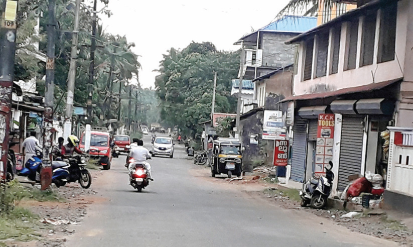 കുമ്പിടിയാണ് കോട്ടോൽ, അപ്പുറത്തും കാണും ഇപ്പുറത്തും കാണും കുമ്പിടിയാണ് കോട്ടോൽ, അപ്പുറത്തും കാണും ഇപ്പുറത്തും കാണും