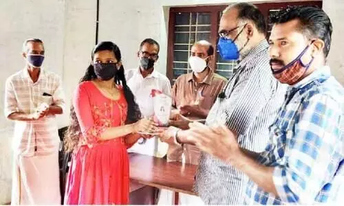 കേ​ളി വി​ദ്യാ​ഭ്യാ​സ മേ​ന്മ പു​ര​സ്കാ​രം പ​ട്ടാ​മ്പി​യി​ൽ കൈ​മാ​റി