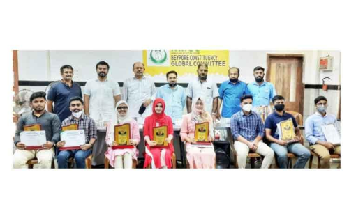 നീ​റ്റ് വി​ജ​യി​ക​ളെ ആ​ദ​രി​ച്ചു