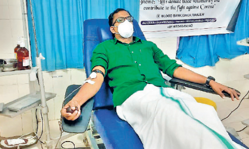 കോവിഡ് ബാധിതന് പ്ലാസ്മ ദാനം ചെയ്ത്​ സ്ഥാനാർഥി