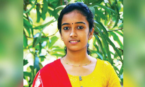 അ​ധ്യാ​പി​ക​ക്കെ​തി​രെ അ​ങ്ക​ത്ത​ട്ടി​ൽ 21കാ​രി