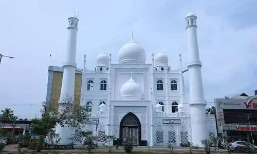 പള്ളിക്ക്​ സ്​ഥലം നൽകിയത്​ മാധവമേനോ​ൻ, പുനർനിർമിച്ചത്​ സാബിറ​​ യൂസഫലി; സൗഹാർദത്തിന്​ മാതൃകയായി നെട്ടൂർ