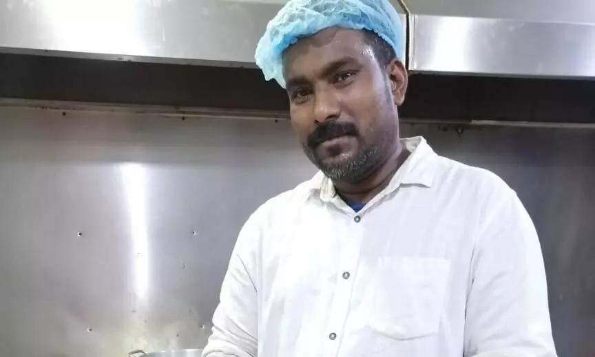 അടുക്കളയിൽ മൻസൂർ ചുട്ടെടുക്കുന്നത് തെരഞ്ഞെടുപ്പ് ഗാനങ്ങൾ അടുക്കളയിൽ മൻസൂർ ചുട്ടെടുക്കുന്നത് തെരഞ്ഞെടുപ്പ് ഗാനങ്ങൾ