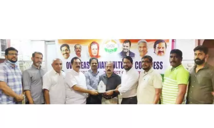 കോ​ഴി​ക്കോ​ട് ജി​ല്ല ഒ.​​െഎ.​സി.​സി യാ​ത്ര​യ​യ​പ്പ് ന​ൽ​കി