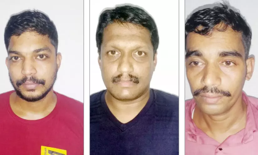 മുക്കുപണ്ടം പണയംവെച്ച് തട്ടിപ്പ്: മൂന്നുപേർ പിടിയിൽ മുക്കുപണ്ടം പണയംവെച്ച് തട്ടിപ്പ്: മൂന്നുപേർ പിടിയിൽ