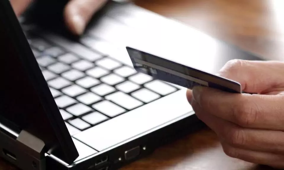 ഒാൺലൈൻ തട്ടിപ്പുകാർ സാേങ്കതിക മികവിൽ; ശ്രദ്ധിച്ചാൽ നല്ലത് ഒാൺലൈൻ തട്ടിപ്പുകാർ സാേങ്കതിക മികവിൽ; ശ്രദ്ധിച്ചാൽ നല്ലത്