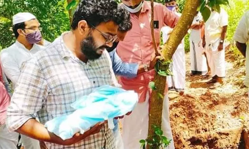 ചികിത്സ കിട്ടാതെ ഗർഭസ്ഥ ശിശുക്കളുടെ മരണം: നടപടി ആവശ്യപ്പെട്ട് ദേശീയ മനുഷ്യാവകാശ കമീഷൻ ചികിത്സ കിട്ടാതെ ഗർഭസ്ഥ ശിശുക്കളുടെ മരണം: നടപടി ആവശ്യപ്പെട്ട് ദേശീയ മനുഷ്യാവകാശ കമീഷൻ