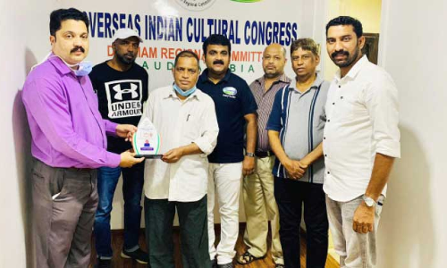 ഇ​ജാ​സ്​ സ​ഗീ​റി​ന്​ ഒ.​ഐ.​സി.​സി യാ​ത്ര​യ​യ​പ്പ് ന​ൽ​കി