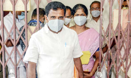 നഗരസഭയിലെ ദമ്പതികൾ വീണ്ടും അങ്കത്തട്ടിൽ