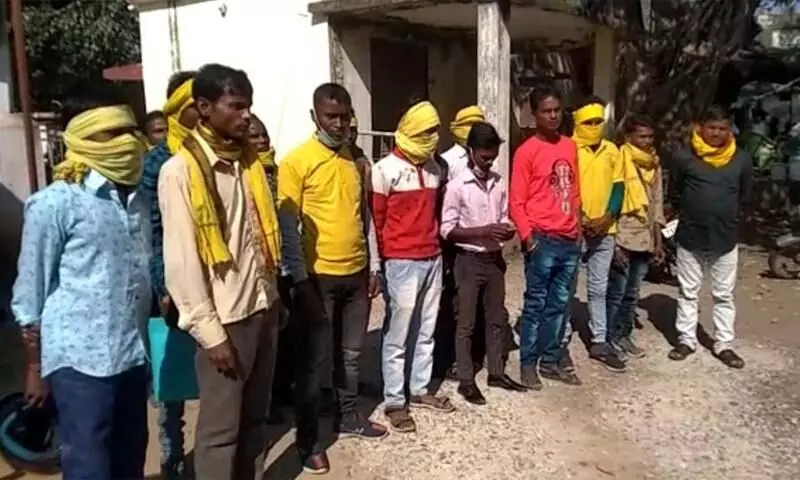 ദുർഗ പൂജക്ക്​ 200 രൂപ നൽകാൻ കഴിഞ്ഞില്ല; ഊരുവിലക്ക്​ നേരിട്ട്​ മധ്യപ്രദേശിലെ 14 ആദിവാസി കുടുംബങ്ങൾ