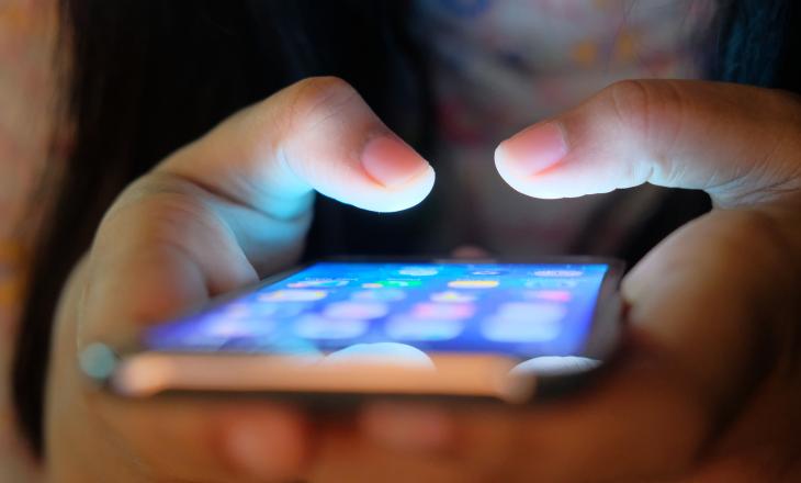 മൊബൈല് ഡാറ്റ ഉപയോഗിച്ചു തീര്ത്തതിന് അനിയനെ കുത്തിക്കൊന്നു മൊബൈല് ഡാറ്റ ഉപയോഗിച്ചു തീര്ത്തതിന് അനിയനെ കുത്തിക്കൊന്നു