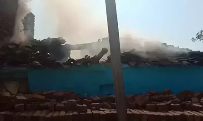 കേസ്​ പിൻവലിക്കാത്തതിന്​ മധ്യപ്രദേശിൽ ദലിത്​ സഹോദരങ്ങൾക്ക്​ ക്രൂരമർദനം; വീട്​ കത്തിച്ചു