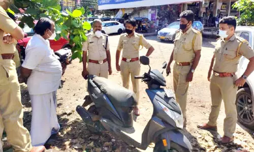 പയ്യന്നൂരിൽനിന്ന്​ കളവുപോയ വാഹനം കാസർകോട്ട്​ ഉപേക്ഷിച്ച നിലയിൽ