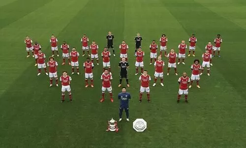 ഒടുവിൽ ഓസിലിനെ ആഴ്​സനൽ ഫോ​ട്ടോ ഷൂട്ടിന്​ എടുത്തു !