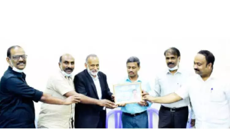 യാ​ത്ര​യ​യ​പ്പ് ന​ൽ​കി