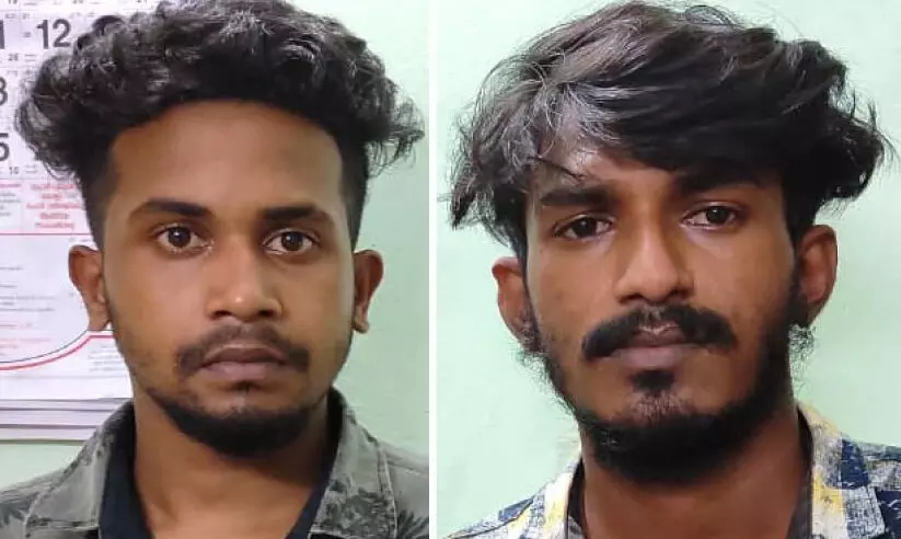 ഔട്ട് പോസ്റ്റ് കെട്ടിടത്തിലേക്ക് കല്ലേറ്; പ്രതികൾ മണിക്കൂറുകൾക്കകം പിടിയിൽ ഔട്ട് പോസ്റ്റ് കെട്ടിടത്തിലേക്ക് കല്ലേറ്; പ്രതികൾ മണിക്കൂറുകൾക്കകം പിടിയിൽ