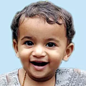 വീ​ട്ടു​മു​റ്റ​ത്ത്​ ക​ളി​ച്ചു​കൊ​ണ്ടി​രു​ന്ന പി​ഞ്ചു​കു​ഞ്ഞ് പ​ടു​ത​കു​ള​ത്തി​ൽ വീ​ണ് മ​രി​ച്ചു