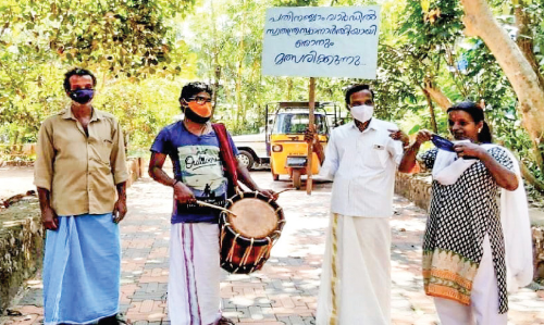 ചെണ്ടകൊട്ടി വോട്ടുതേടി സ്ഥാനാർഥി