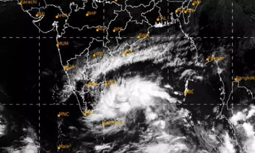 നിവർ ചുഴലിക്കാറ്റ്​ ആന്ധ്ര, തമിഴ്നാട് തീരത്തേക്ക്
