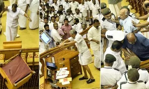 നിയമസഭയിെല അക്രമം: കേെസടുത്തത് പ്രത്യേക പരിഗണന പരിഗണിക്കാതെയെന്ന് സർക്കാർ നിയമസഭയിെല അക്രമം: കേെസടുത്തത് പ്രത്യേക പരിഗണന പരിഗണിക്കാതെയെന്ന് സർക്കാർ