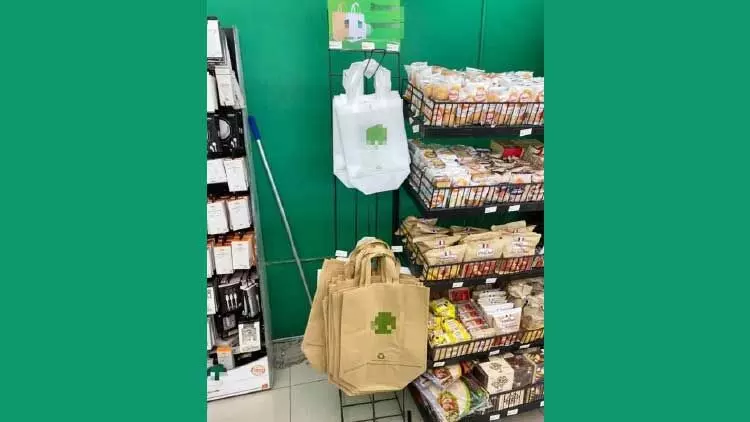 പ്ലാ​സ്​​റ്റി​ക്​ ബാ​ഗു​ക​ൾ ഒ​ഴി​വാ​ക്കി സൂ​പ്പ​ർ​മാ​ർ​ക്ക​റ്റു​ക​ൾ