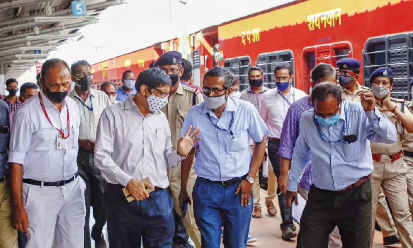 ഡിസംബർ ഒന്നു മുതൽ കൂടുതൽ ട്രെയിനുകൾ ഒാടിത്തുടങ്ങിയേക്കും ഡിസംബർ ഒന്നു മുതൽ കൂടുതൽ ട്രെയിനുകൾ ഒാടിത്തുടങ്ങിയേക്കും