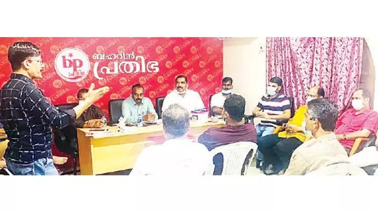 അങ്കം നാട്ടിൽ, ചൂട് പ്രവാസ ലോകത്തും അങ്കം നാട്ടിൽ, ചൂട് പ്രവാസ ലോകത്തും