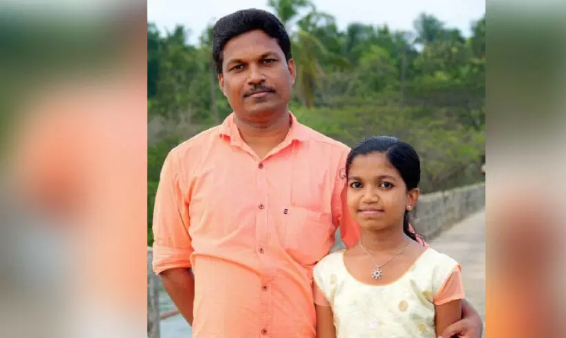 അച്ഛെൻറ തെരഞ്ഞെടുപ്പിന് കൊഴുപ്പേകാൻ മകൾ പാടിയ പാട്ടുകൾ ഹിറ്റ് അച്ഛെൻറ തെരഞ്ഞെടുപ്പിന് കൊഴുപ്പേകാൻ മകൾ പാടിയ പാട്ടുകൾ ഹിറ്റ്