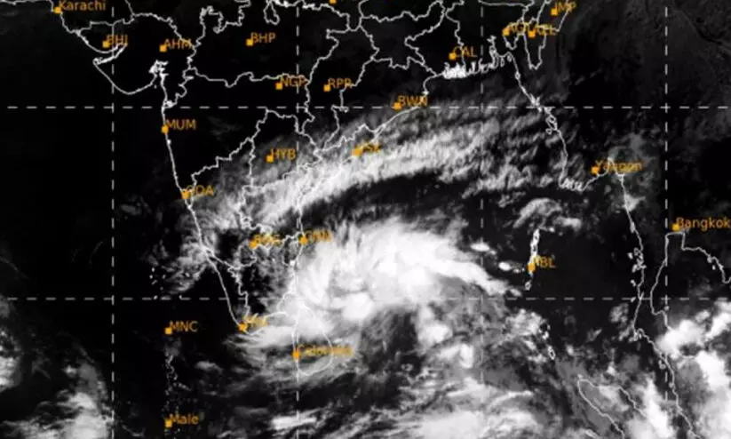 നിവർ ചുഴലിക്കാറ്റ് ആന്ധ്ര, തമിഴ്നാട് തീരത്തേക്ക് നിവർ ചുഴലിക്കാറ്റ് ആന്ധ്ര, തമിഴ്നാട് തീരത്തേക്ക്