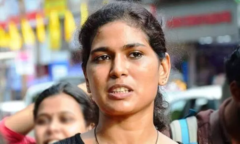 മാധ്യമങ്ങളിലൂടെ അഭിപ്രായപ്രകടനം വേണ്ടെന്ന്​ രഹ്​ന ഫാത്തിമയോട്​ ഹൈകോടതി