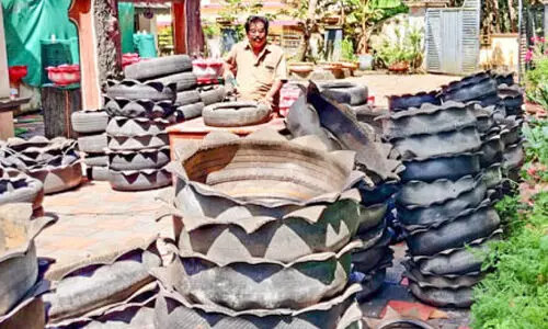 മണിമുറ്റത്ത് താമര വിരിയുന്നു; പരിസ്ഥിതി സൗഹൃദ ടയര്‍ചട്ടി കൃഷിക്ക്