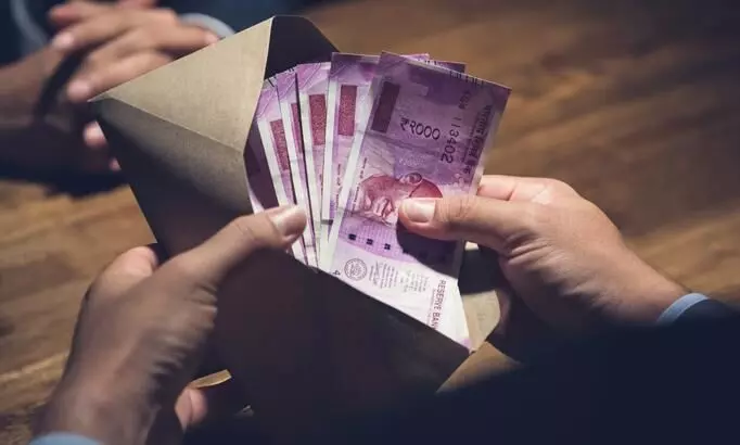 അഴിമതിക്കേസിൽ പഞ്ചായത്ത് മുൻ സെക്രട്ടറിക്കും യു.ഡി ക്ലർക്കിനും തടവും പിഴയും അഴിമതിക്കേസിൽ പഞ്ചായത്ത് മുൻ സെക്രട്ടറിക്കും യു.ഡി ക്ലർക്കിനും തടവും പിഴയും