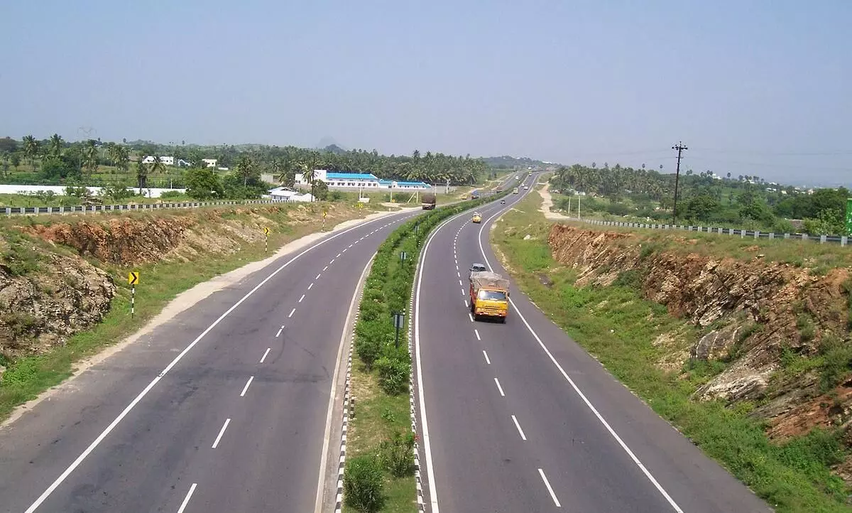 പാ​രി​സ്ഥി​തി​ക അ​നു​മ​തിയും സാ​മൂ​ഹി​ക ആ​ഘാ​ത പ​ഠ​നവുമി​ല്ലാ​തെ 45 മീ​റ്റ​ർ ദേ​ശീ​യ​പാ​ത; സർക്കാറുകൾക്ക്   ട്രൈബ്യൂണൽ നോട്ടീസ്