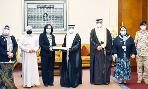 ശൈഖ് അലി ബിന്‍ ഖലീഫ ആല്‍ ഖലീഫ ആരോഗ്യ മന്ത്രിയെ സ്വീകരിച്ചു