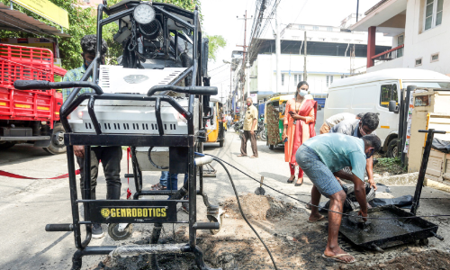 ഓ​ട​ ശുചീകരണത്തിന്​ യ​ന്ത്ര​മ​നു​ഷ്യ​ൻ