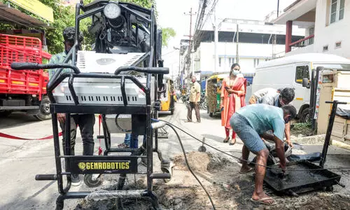 ഓ​ട​ ശുചീകരണത്തിന്​ യ​ന്ത്ര​മ​നു​ഷ്യ​ൻ