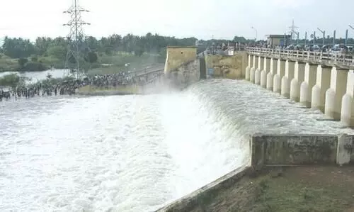 നിവർ ചുഴലിക്കാറ്റ്; കനത്ത മഴ, ചെമ്പരമ്പക്കം തടാകത്തിലെ വെള്ളം തുറന്നുവിട്ടു