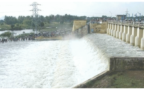 നിവർ കനത്ത നാശം വിതക്കുമെന്ന് മുന്നറിയിപ്പ്; തമിഴ്നാട്ടിൽ 13 ജില്ലകളിൽ നാളെയും പൊതു അവധി